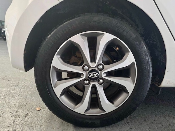 Used Hyundai i10 2017 for sale - 76210145: Photo 11