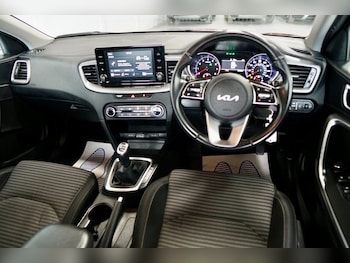 Used Kia Stonic 2018 for sale - 77826739: Photo