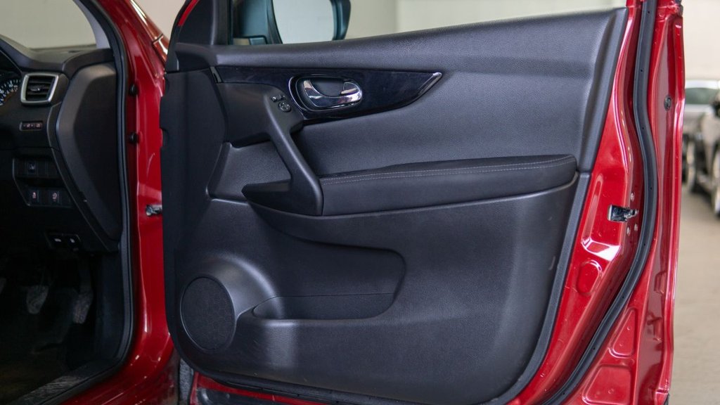 Used Nissan Qashqai 2015 for sale - 77383823: Photo 32