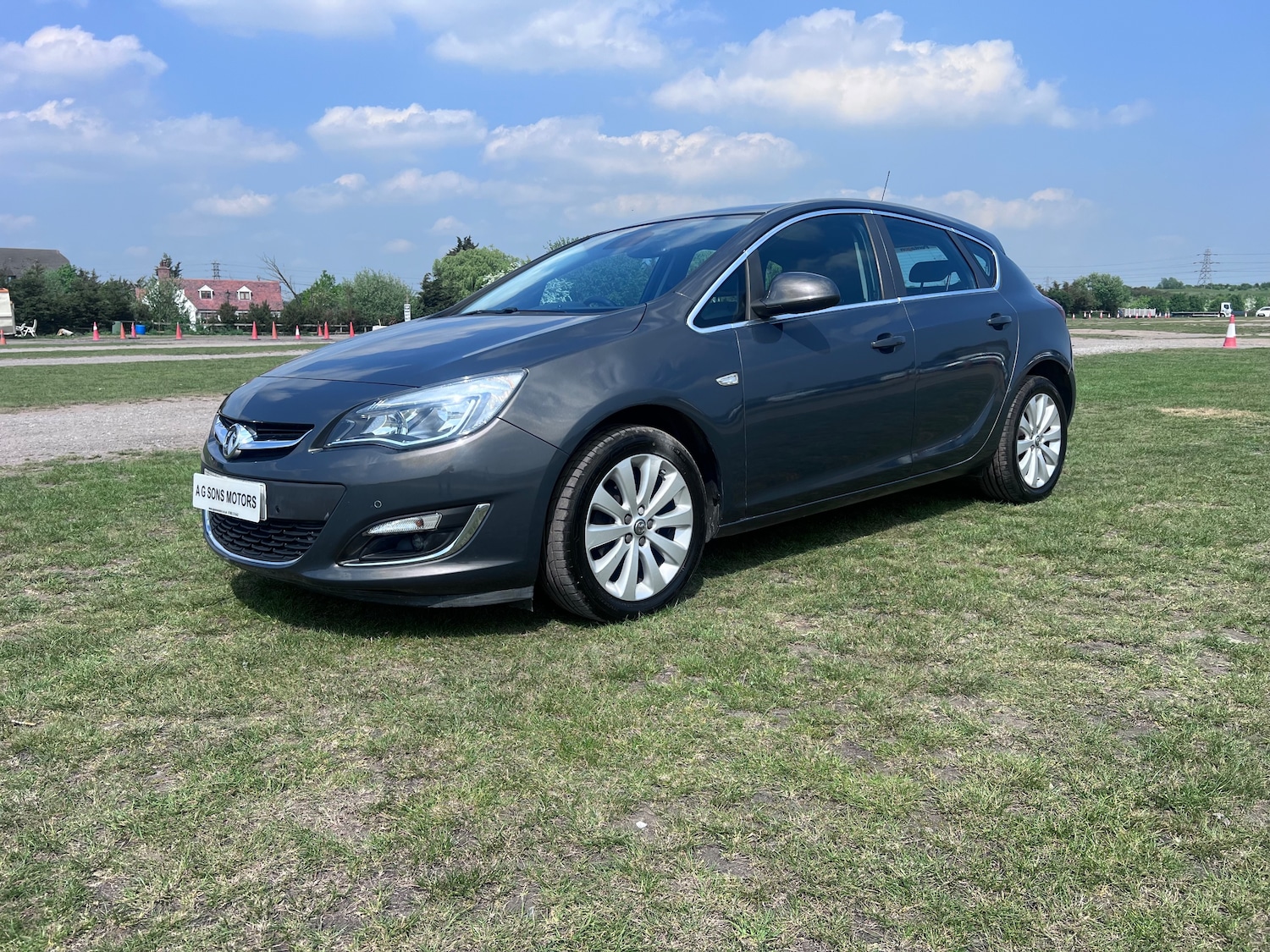 Used Vauxhall Astra for sale - 77555391: Photo 2