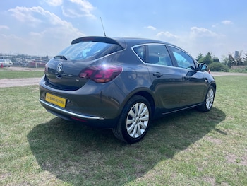 Used Vauxhall Astra 2015 for sale - 77555391: Photo