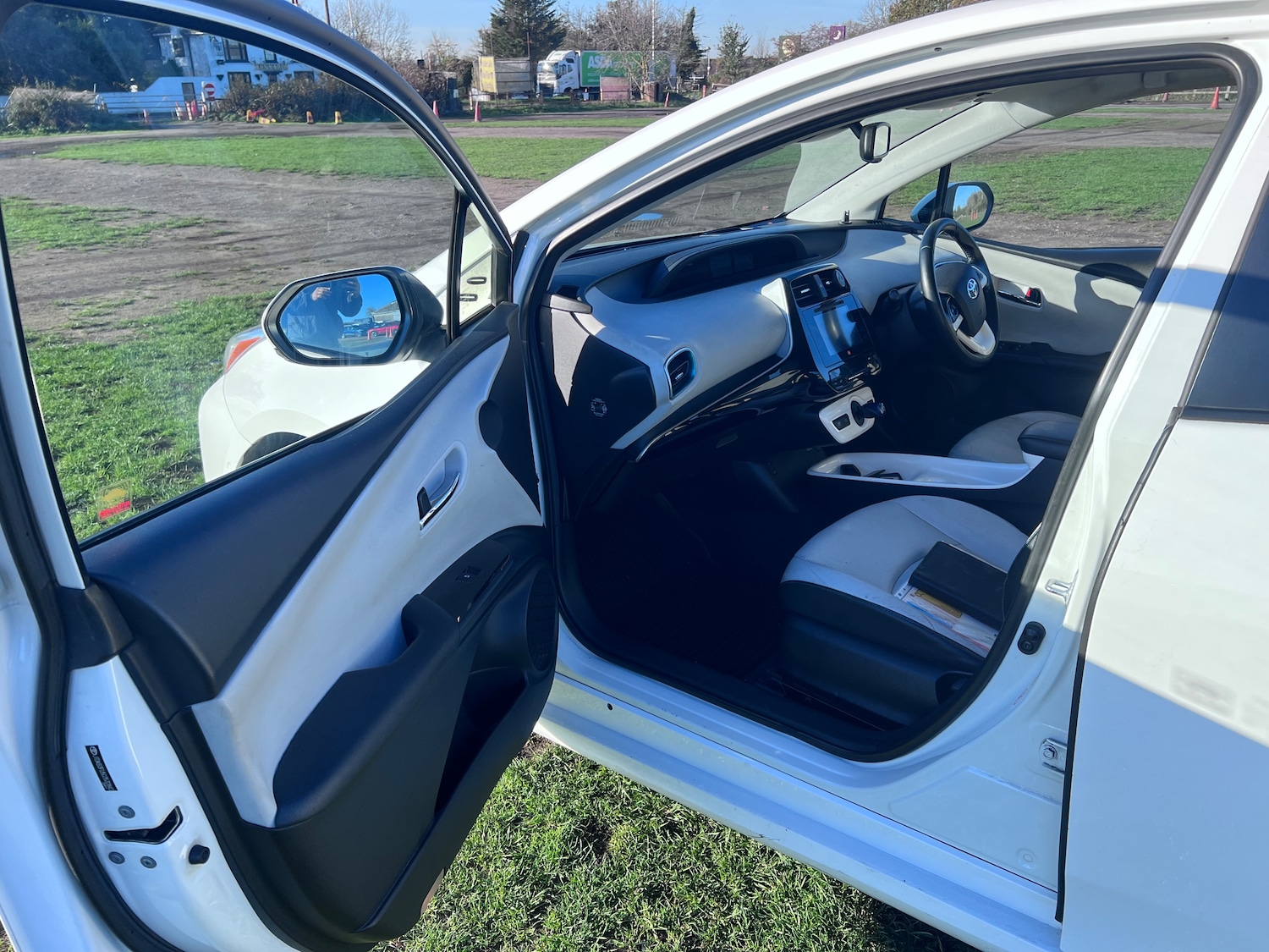 Used Toyota Prius 2016 for sale - 76661182: Photo 28