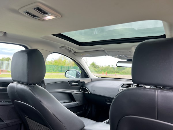 Used Jaguar XE 2017 for sale - 74624856: Photo 20