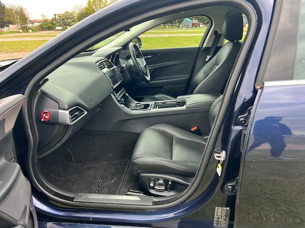 Used Jaguar XE 2017 for sale - 74624856: Photo 23
