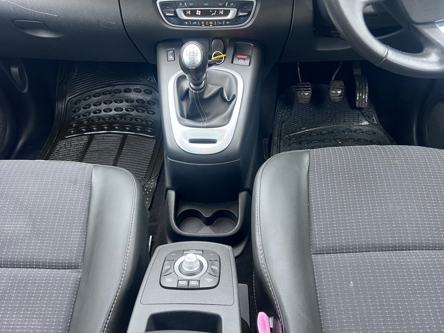 Used Renault Grand Scenic 2016 for sale - 77715523: Photo 10