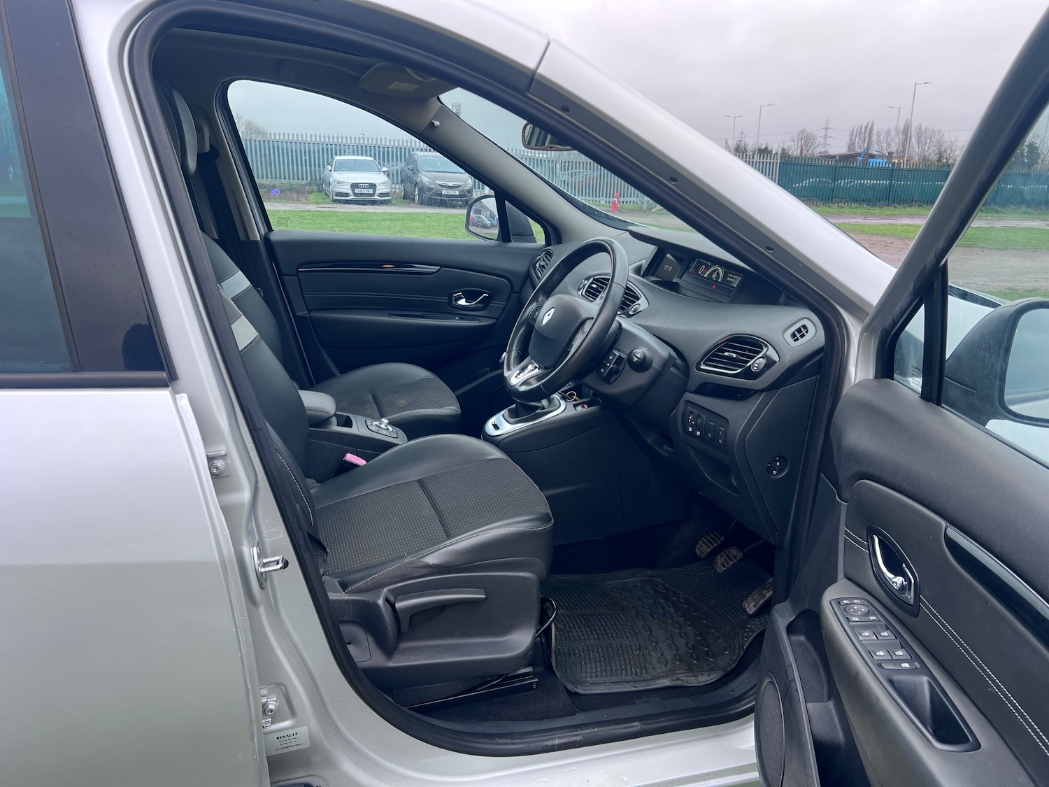 Used Renault Grand Scenic 2016 for sale - 77715523: Photo 24