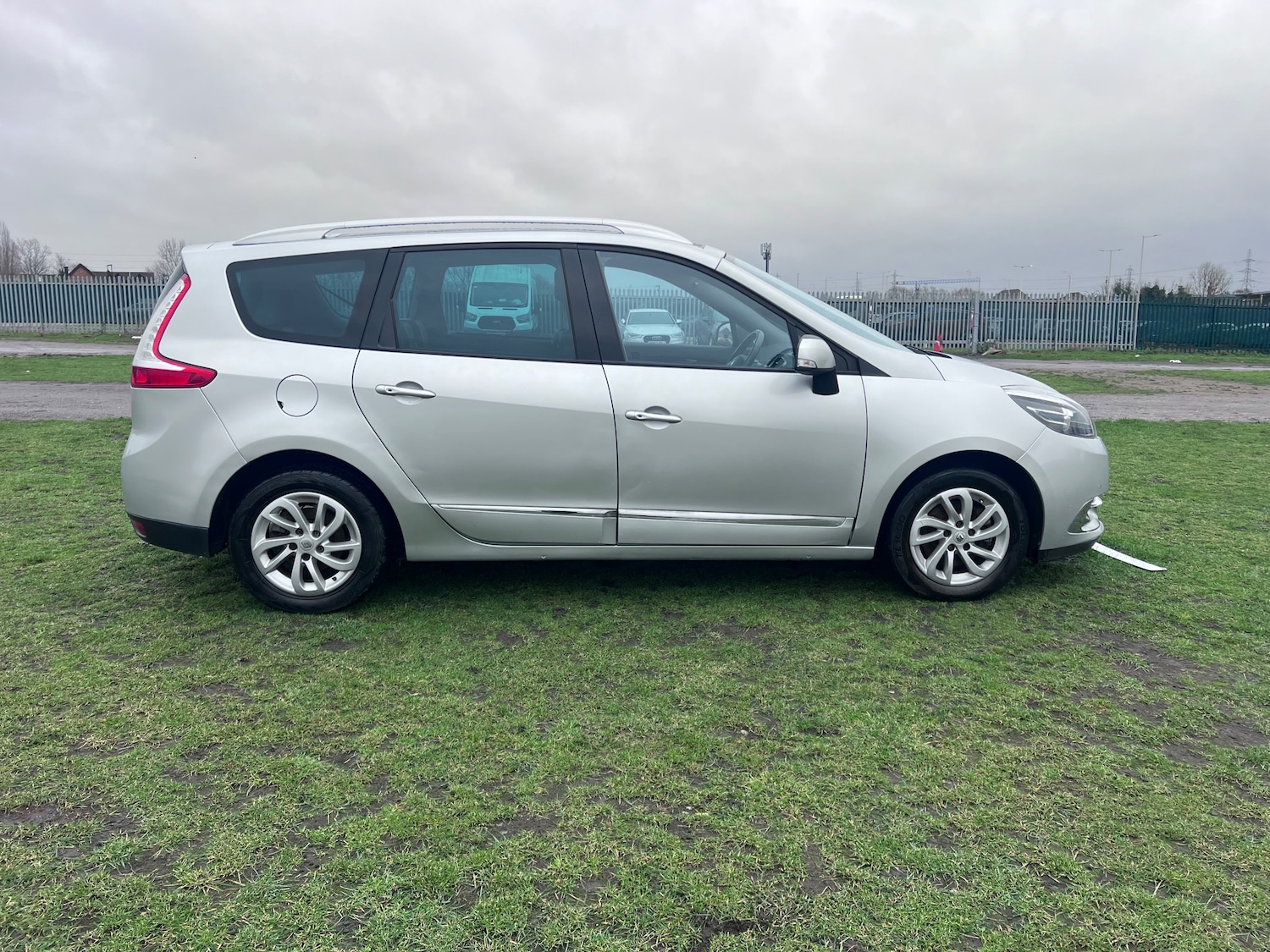 Used Renault Grand Scenic 2016 for sale - 77715523: Photo 34