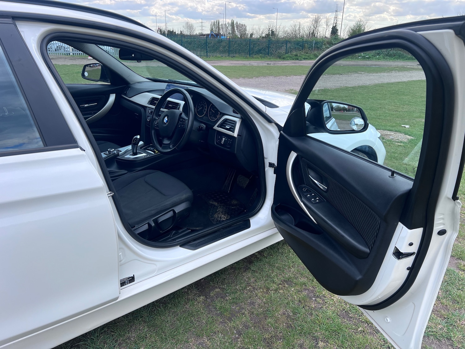 Used BMW 3 Series 2015 for sale - 77106832: Photo 24