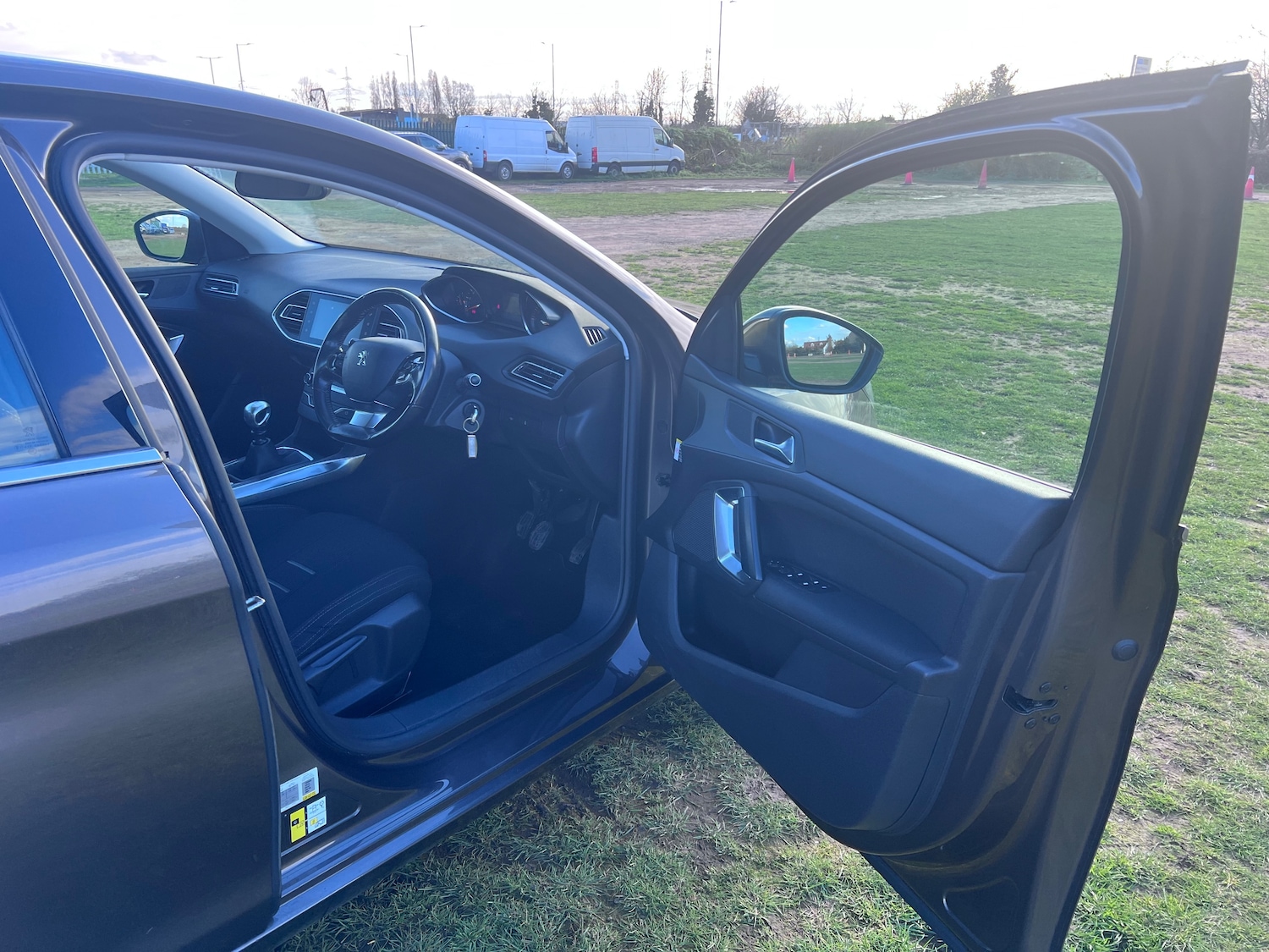 Used Peugeot 308 2014 for sale - 77820073: Photo 24