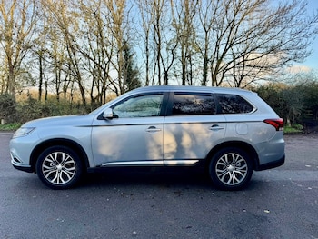 Used Mitsubishi Outlander 2017 for sale - 77337700: Photo