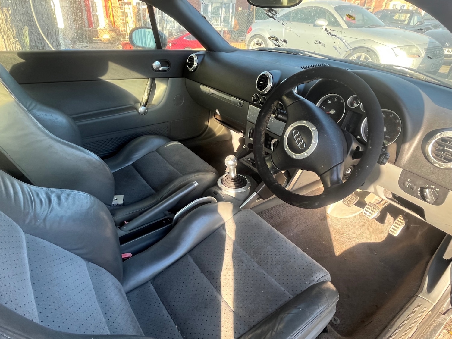 Used Audi TT 2001 for sale - 76694251: Photo 2