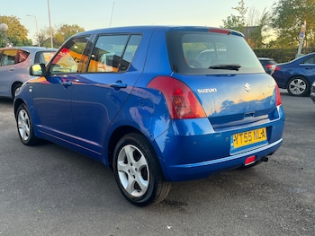 Used Suzuki Swift 2005 for sale - 79606861: Photo