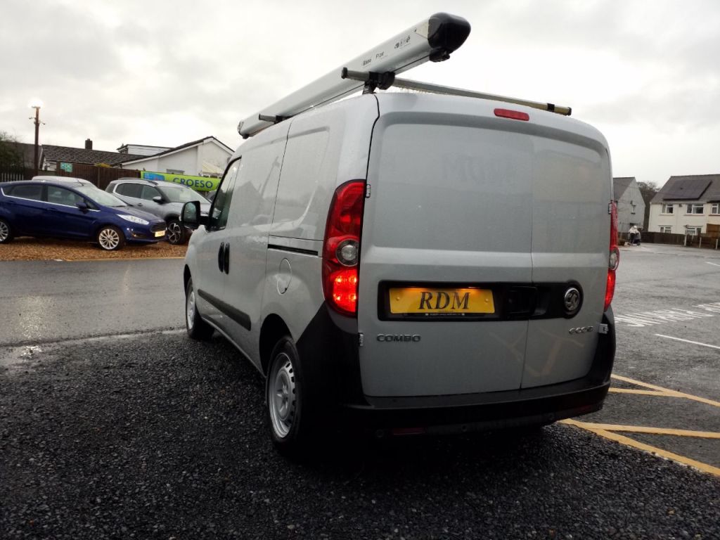 Used Vauxhall Combo 2016 for sale - 77282863: Photo 4
