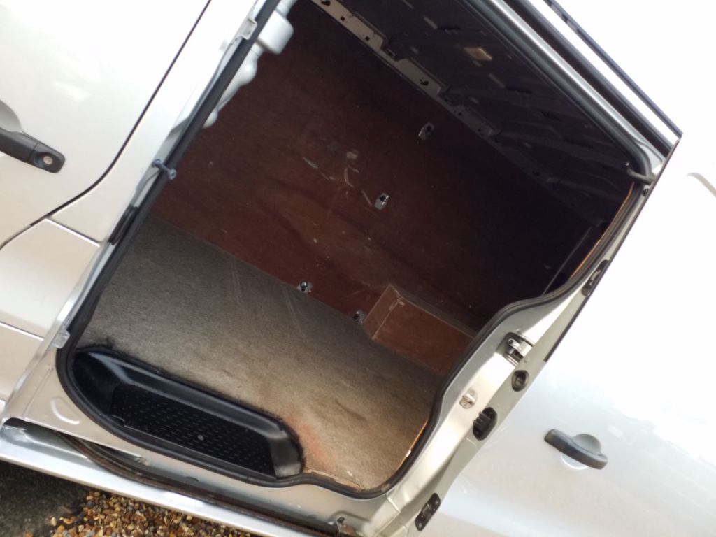 Used Vauxhall Vivaro 2016 for sale - 77363875: Photo 9