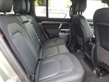Used Land Rover Defender 2024 for sale - 78640319: Photo