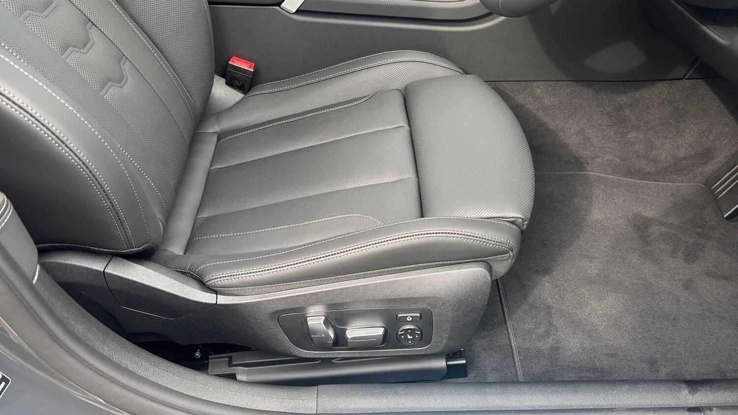 Used BMW 8 Series 2025 for sale - 76774157: Photo 27