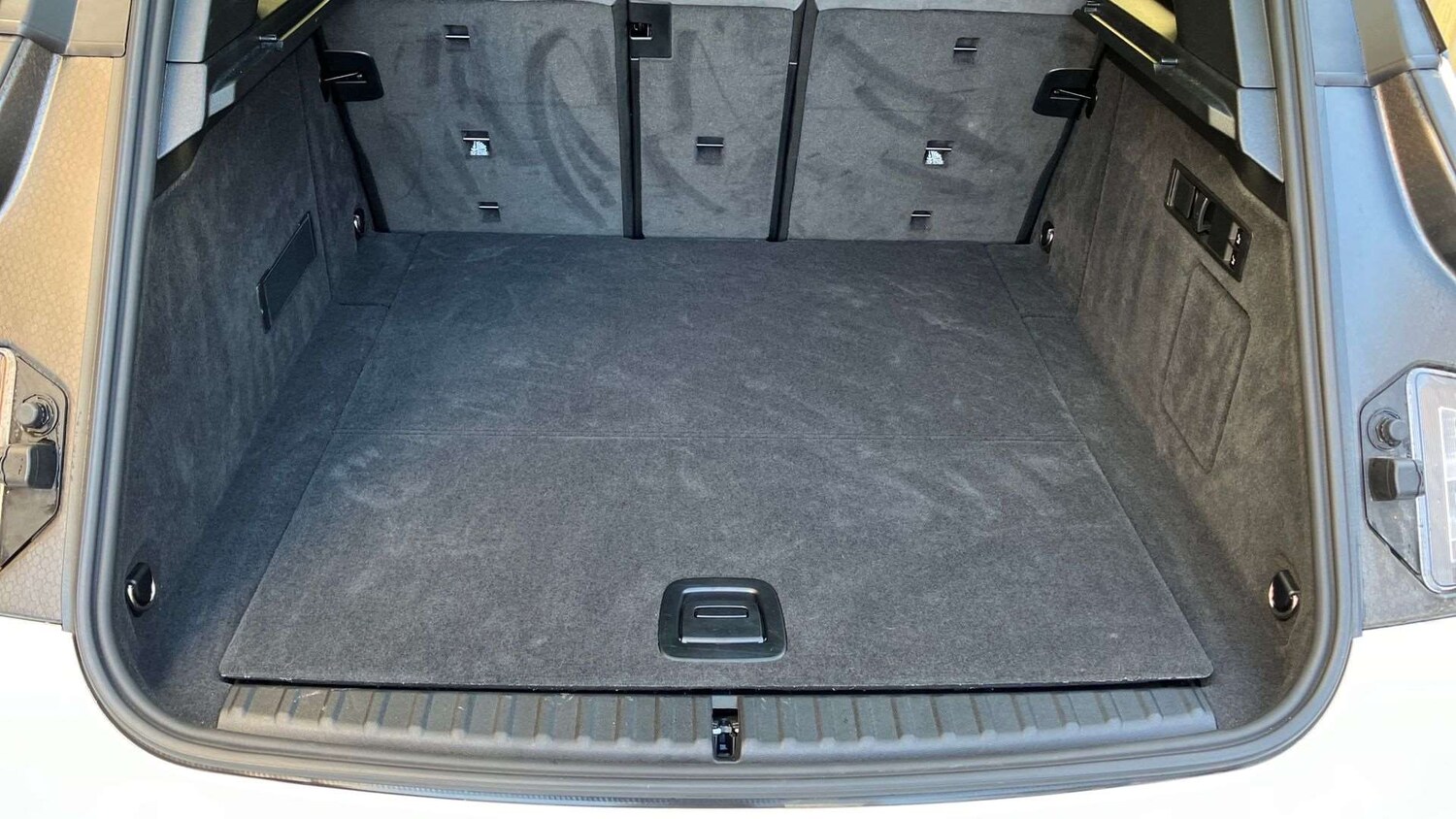 Used BMW iX 2025 for sale - 77051452: Photo 15