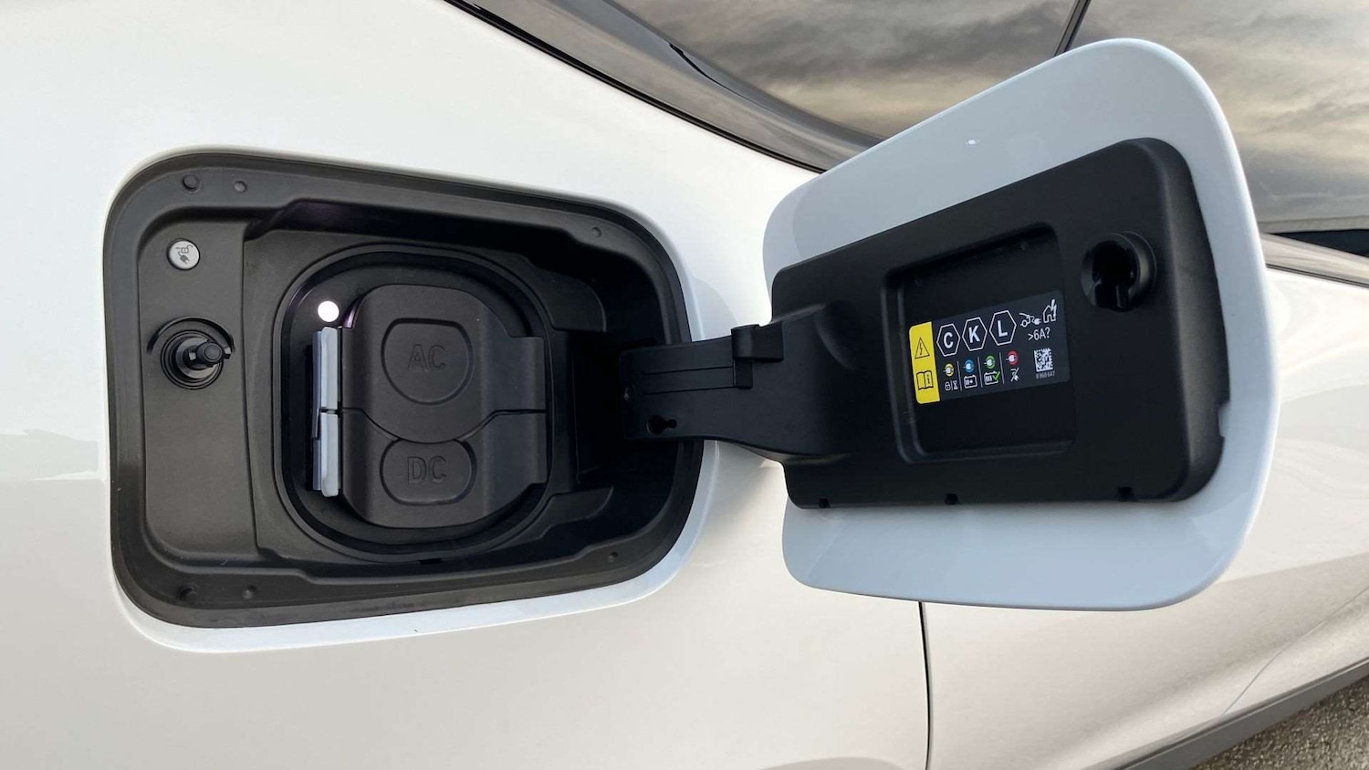 Used BMW i4 2025 for sale - 77158480: Photo 25