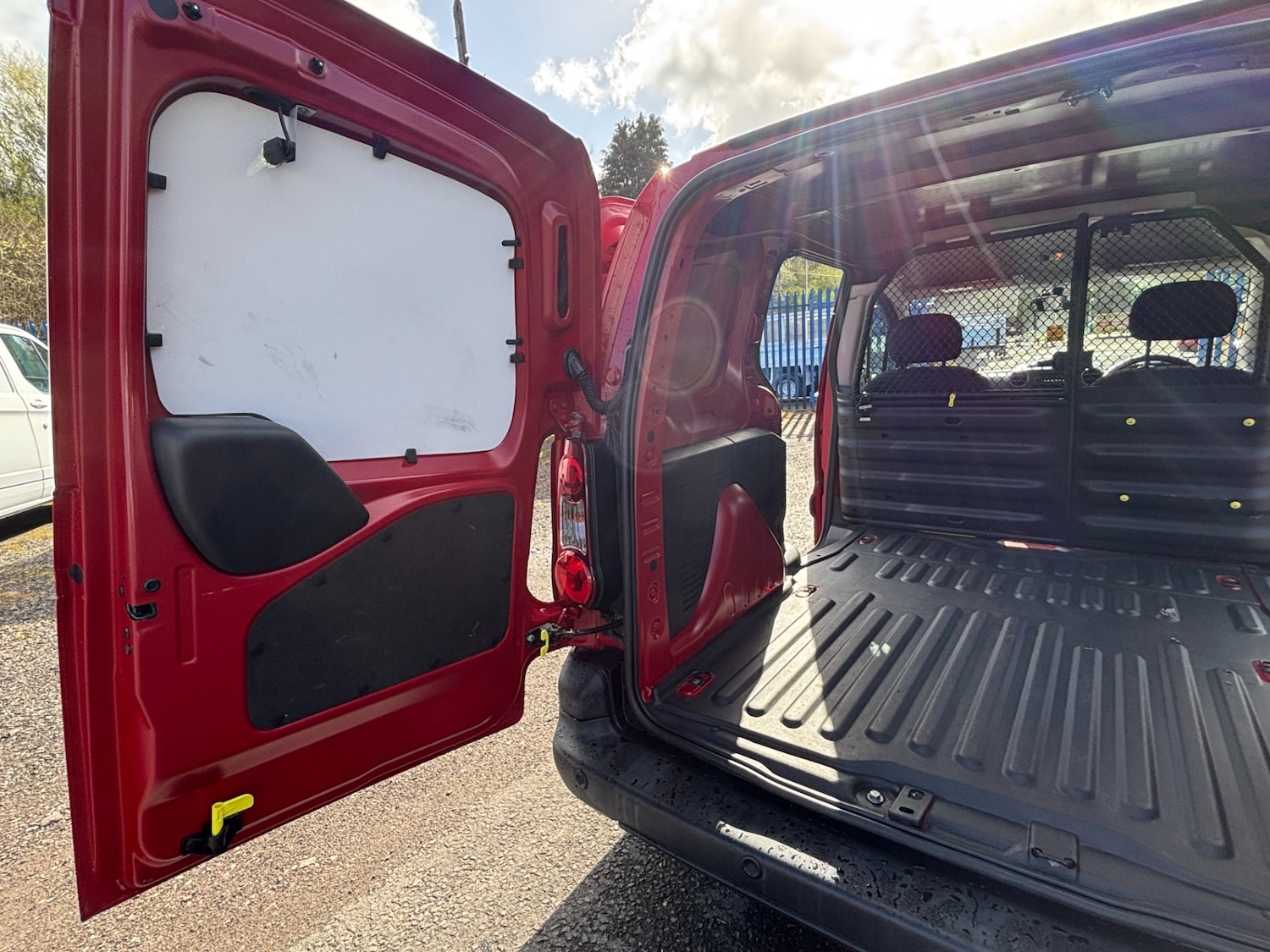 Used Peugeot Partner 2018 for sale - 78210317: Photo 17