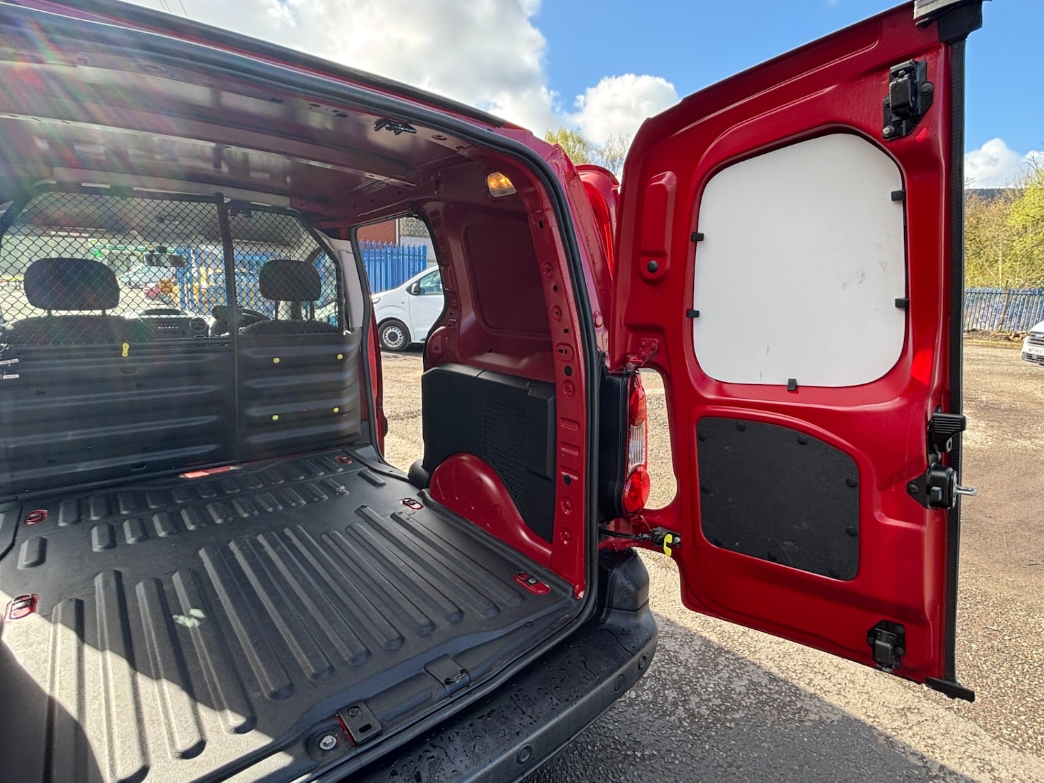 Used Peugeot Partner 2018 for sale - 78210317: Photo 18