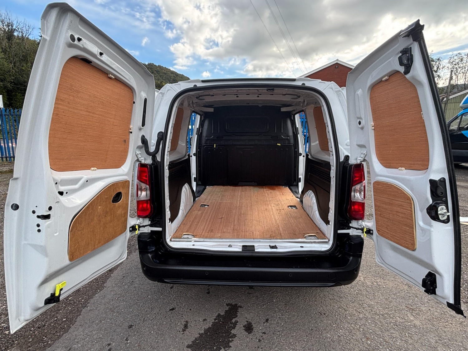 Used Peugeot Partner 2023 for sale - 76113880: Photo 15