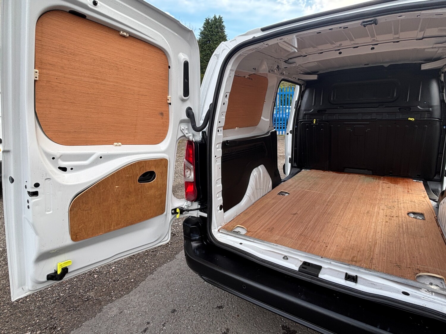 Used Peugeot Partner 2023 for sale - 76113880: Photo 16