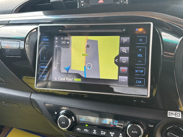 Used Toyota Hilux 2019 for sale - 74742382: Photo 12