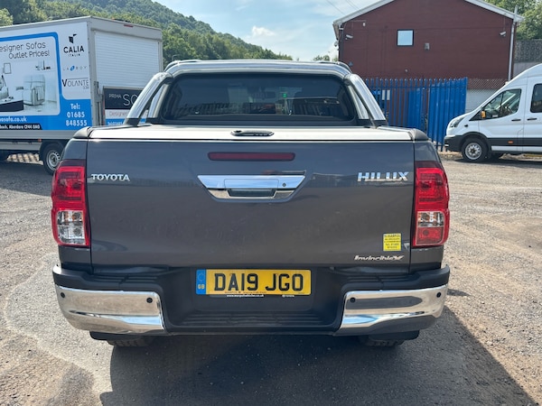 Used Toyota Hilux 2019 for sale - 74742382: Photo 5