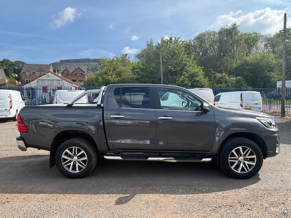 Used Toyota Hilux 2019 for sale - 74742382: Photo 6
