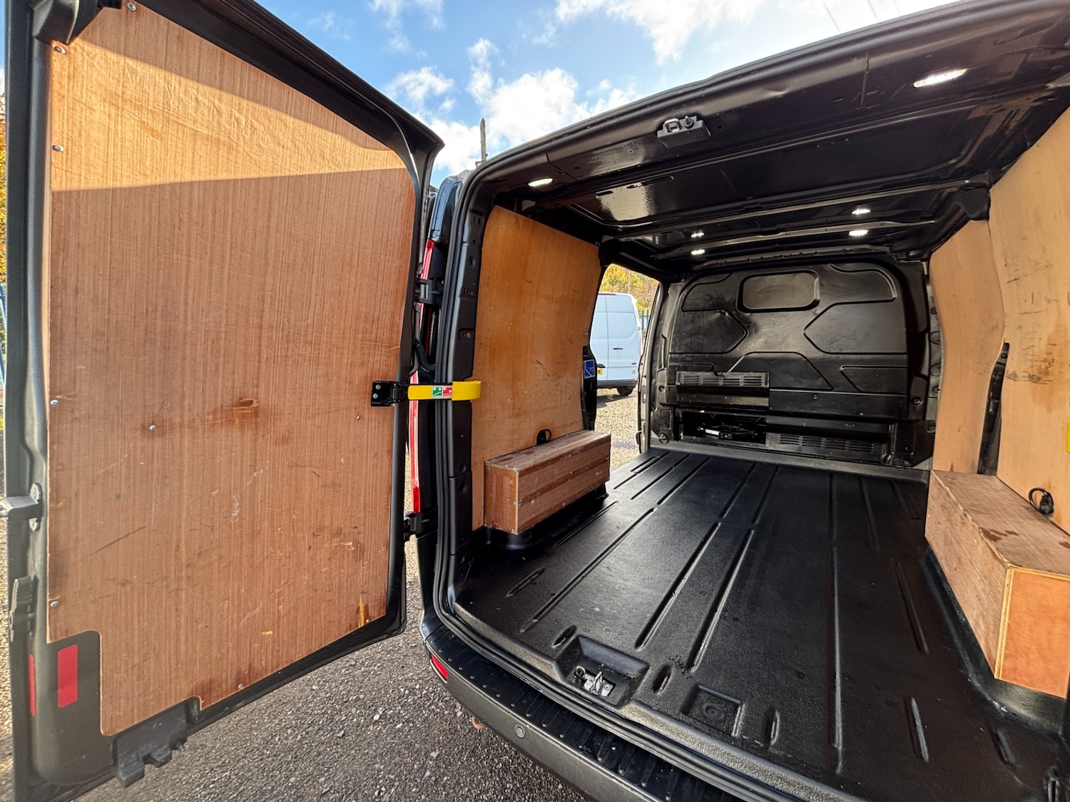 Used Ford Transit Custom 2020 for sale - 76517846: Photo 16