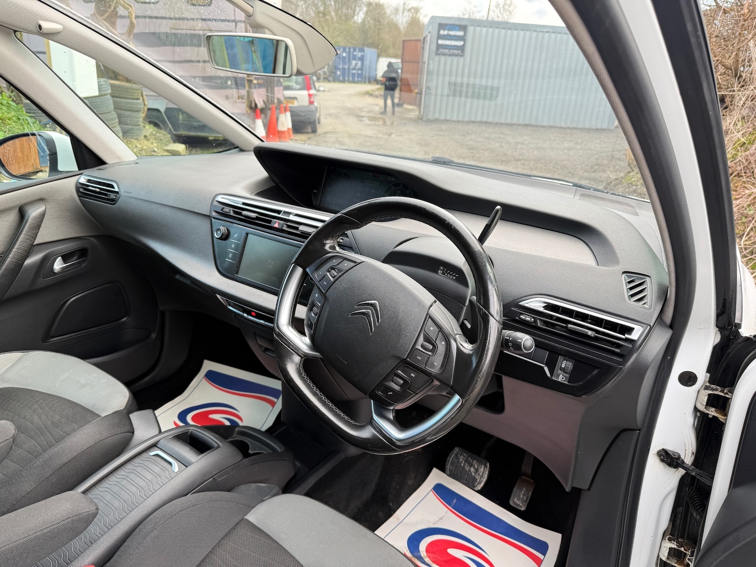Used Citroen Grand C4 Picasso 2015 for sale - 77610130: Photo 9