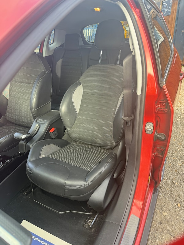 Used Peugeot 2008 2015 for sale - 76299523: Photo 11