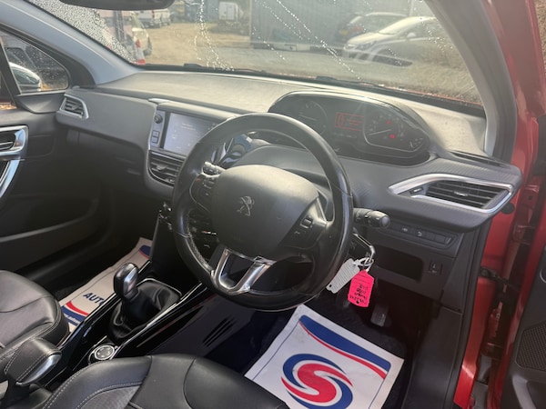 Used Peugeot 2008 2015 for sale - 76299523: Photo 9