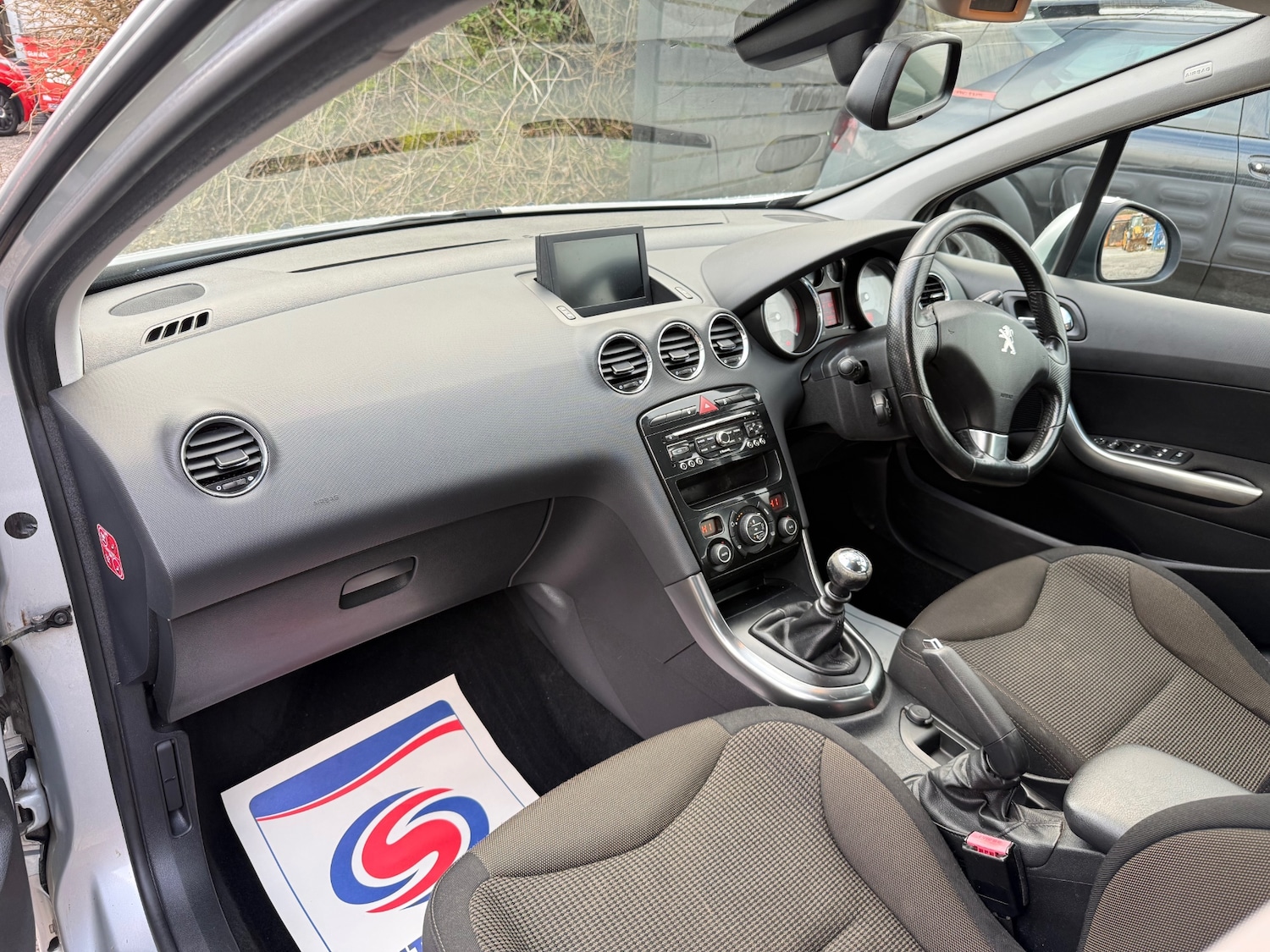 Used Peugeot 308 2013 for sale - 77610126: Photo 11