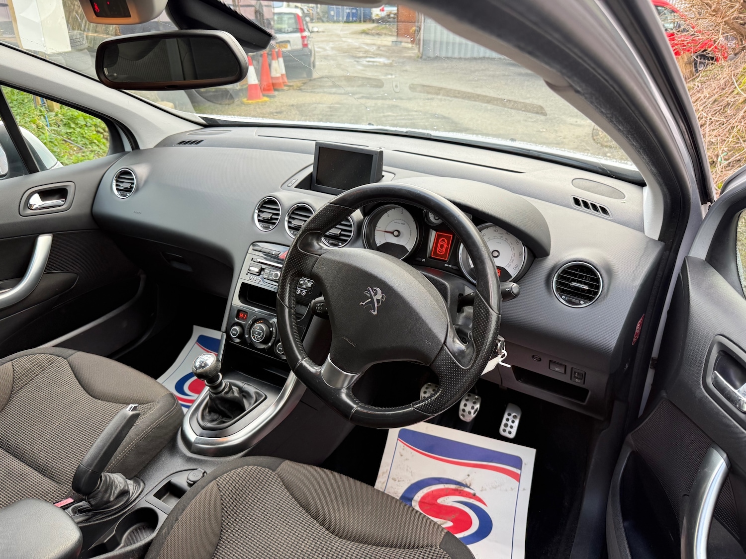 Used Peugeot 308 2013 for sale - 77610126: Photo 12