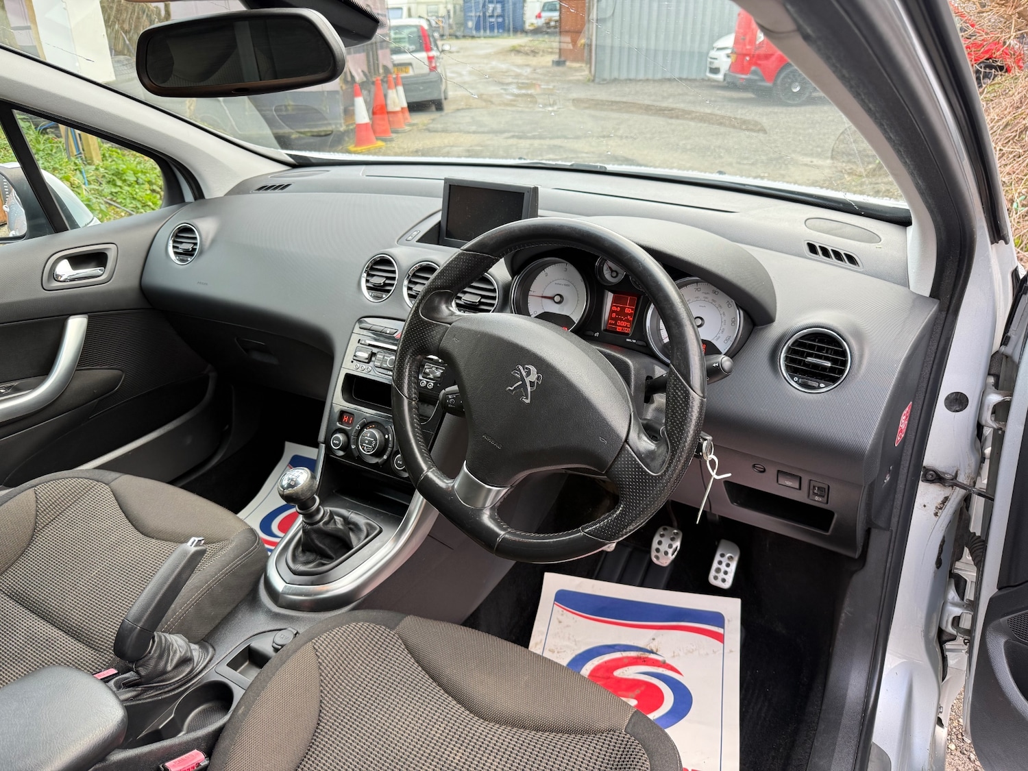 Used Peugeot 308 2013 for sale - 77610126: Photo 9