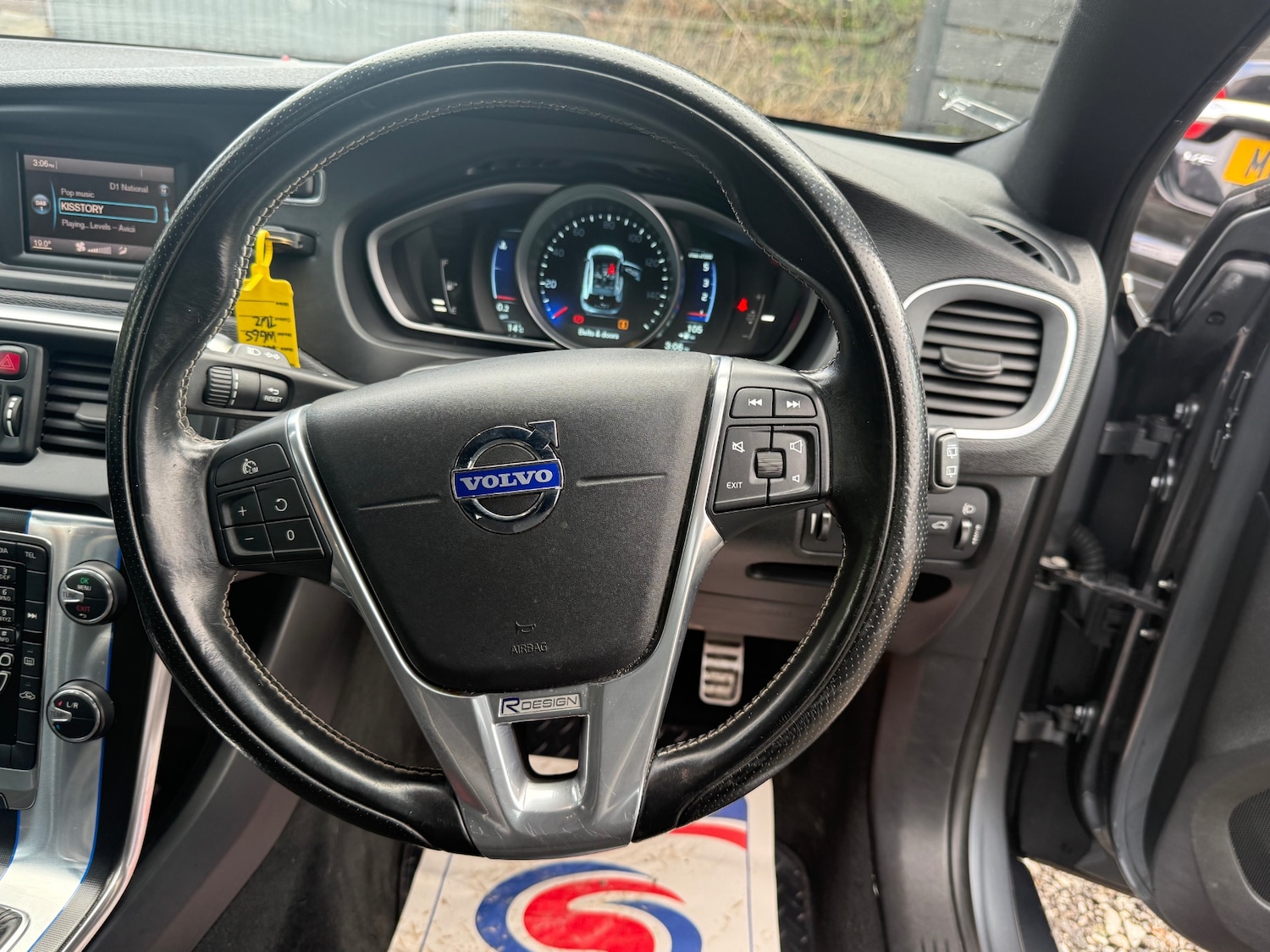 Used Volvo V40 2015 for sale - 76444730: Photo 19