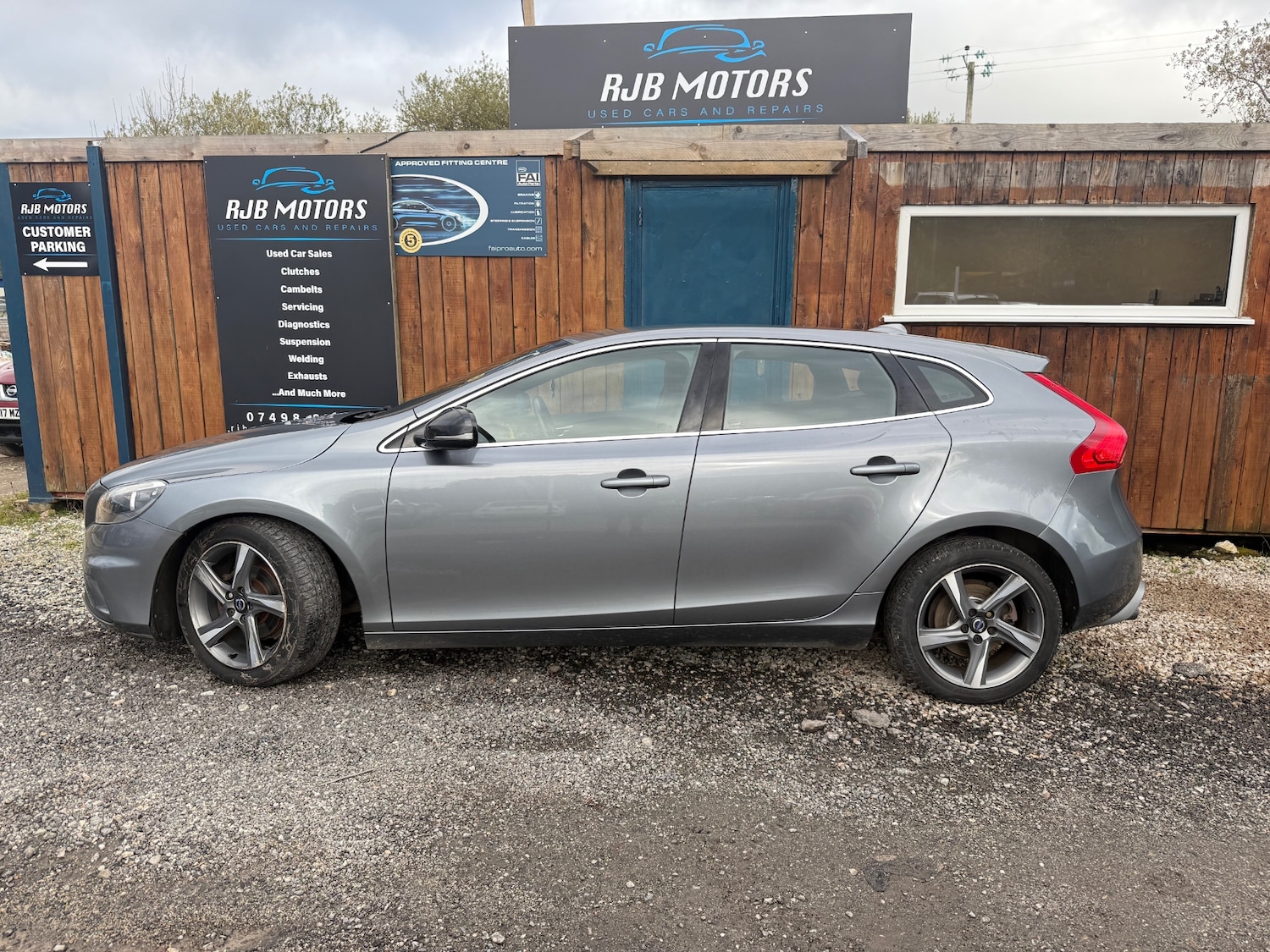 Used Volvo V40 2015 for sale - 76444730: Photo 3