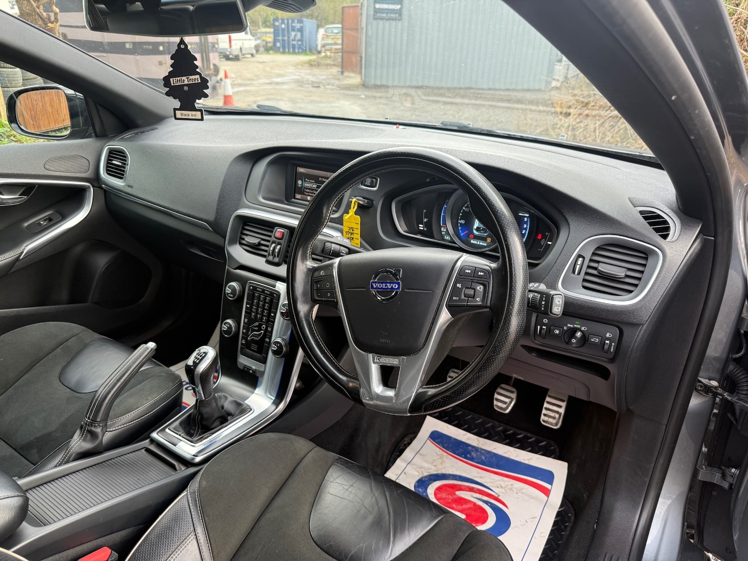 Used Volvo V40 2015 for sale - 76444730: Photo 9