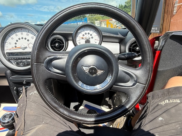 Used MINI Convertible 2011 for sale - 75581874: Photo 18