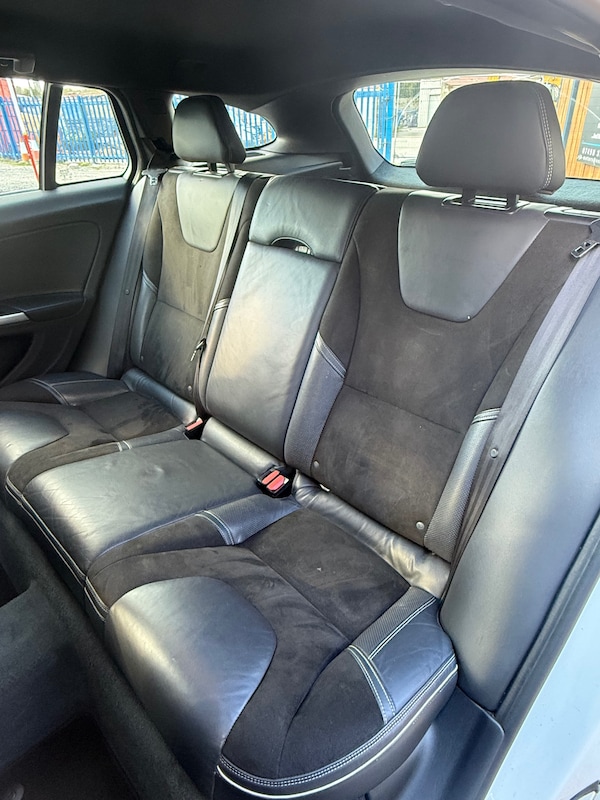 Used Volvo V60 2013 for sale - 76302179: Photo 14