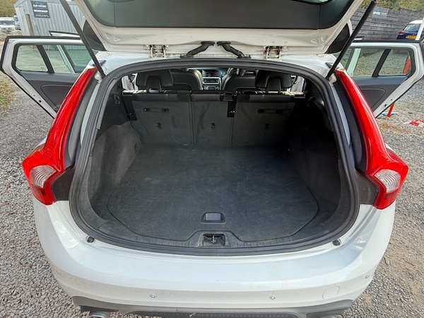 Used Volvo V60 2013 for sale - 76302179: Photo 17