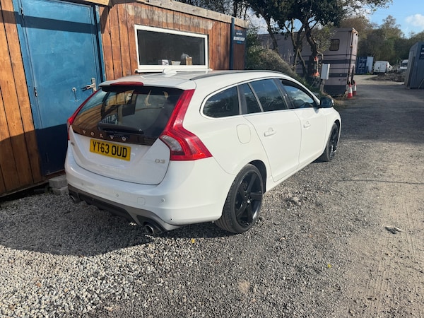 Used Volvo V60 2013 for sale - 76302179: Photo 8