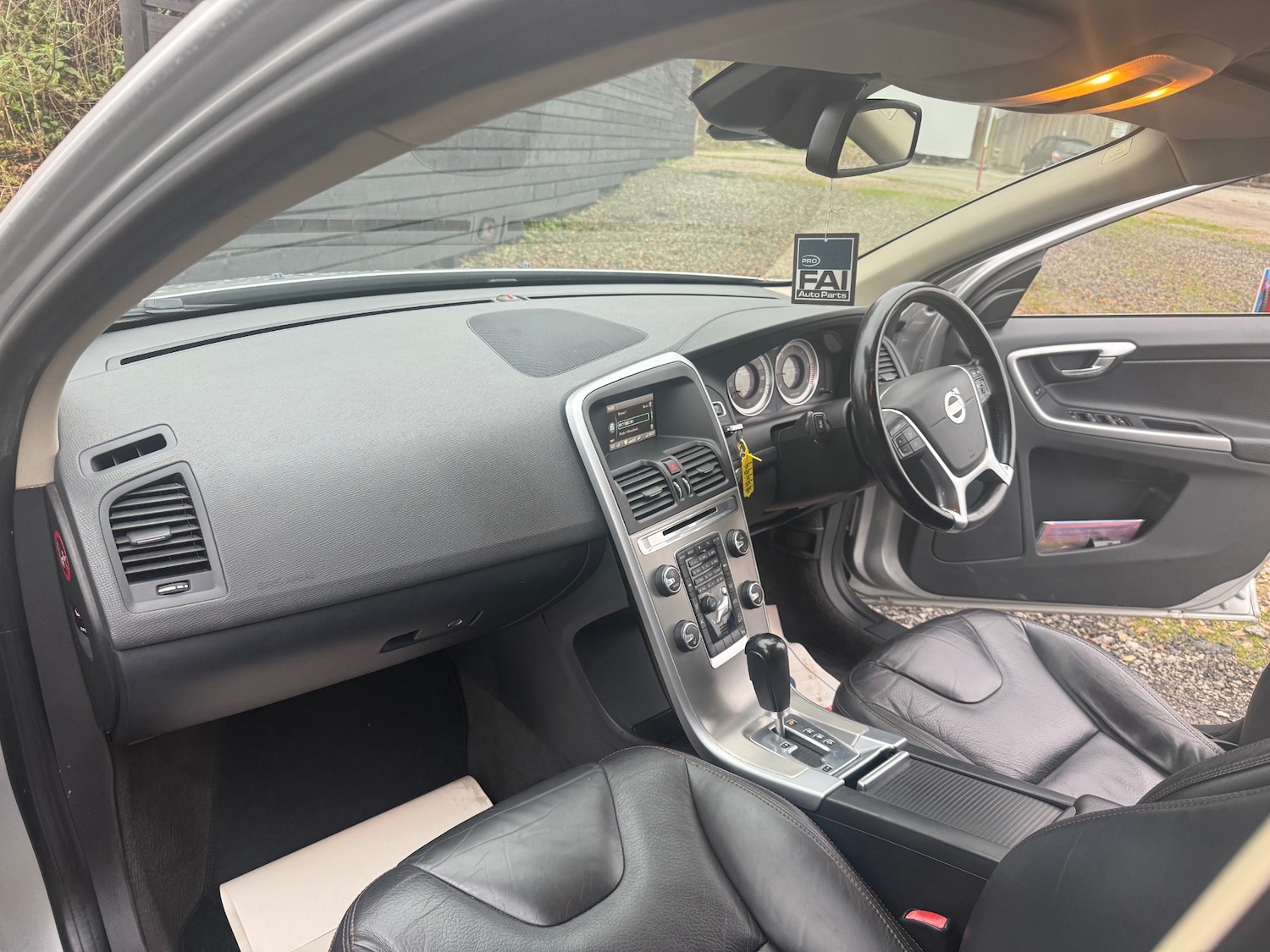 Used Volvo XC60 2011 for sale - 76594630: Photo 10