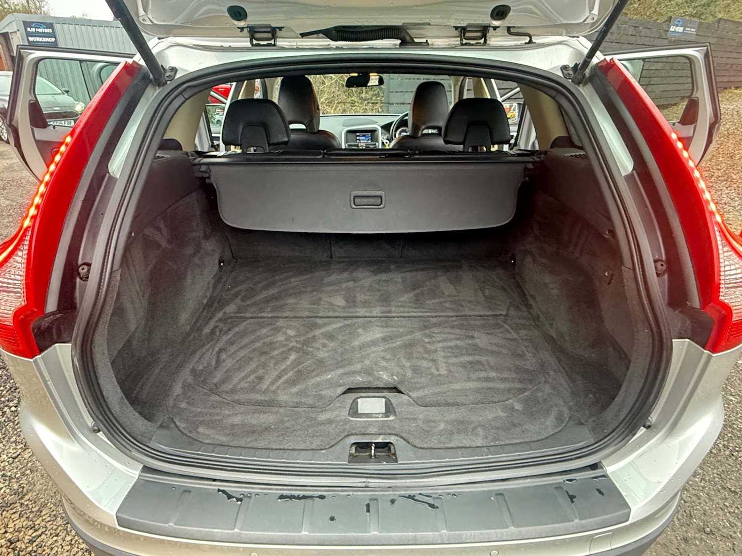 Used Volvo XC60 2011 for sale - 76594630: Photo 17