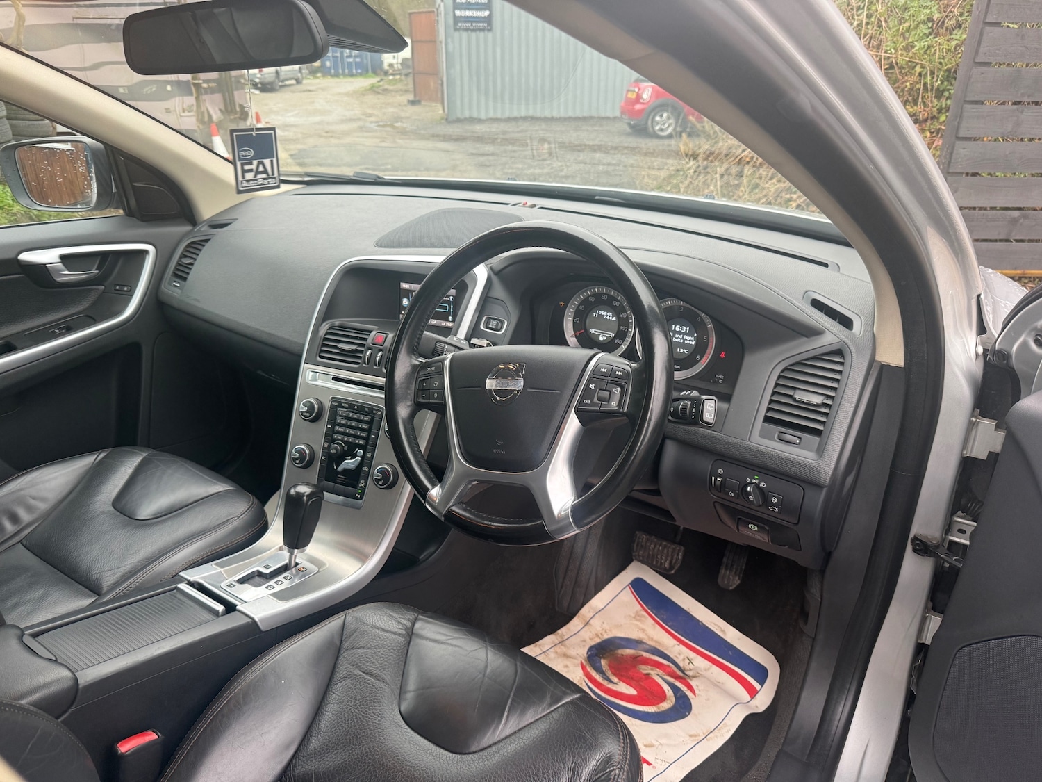 Used Volvo XC60 2011 for sale - 76594630: Photo 9