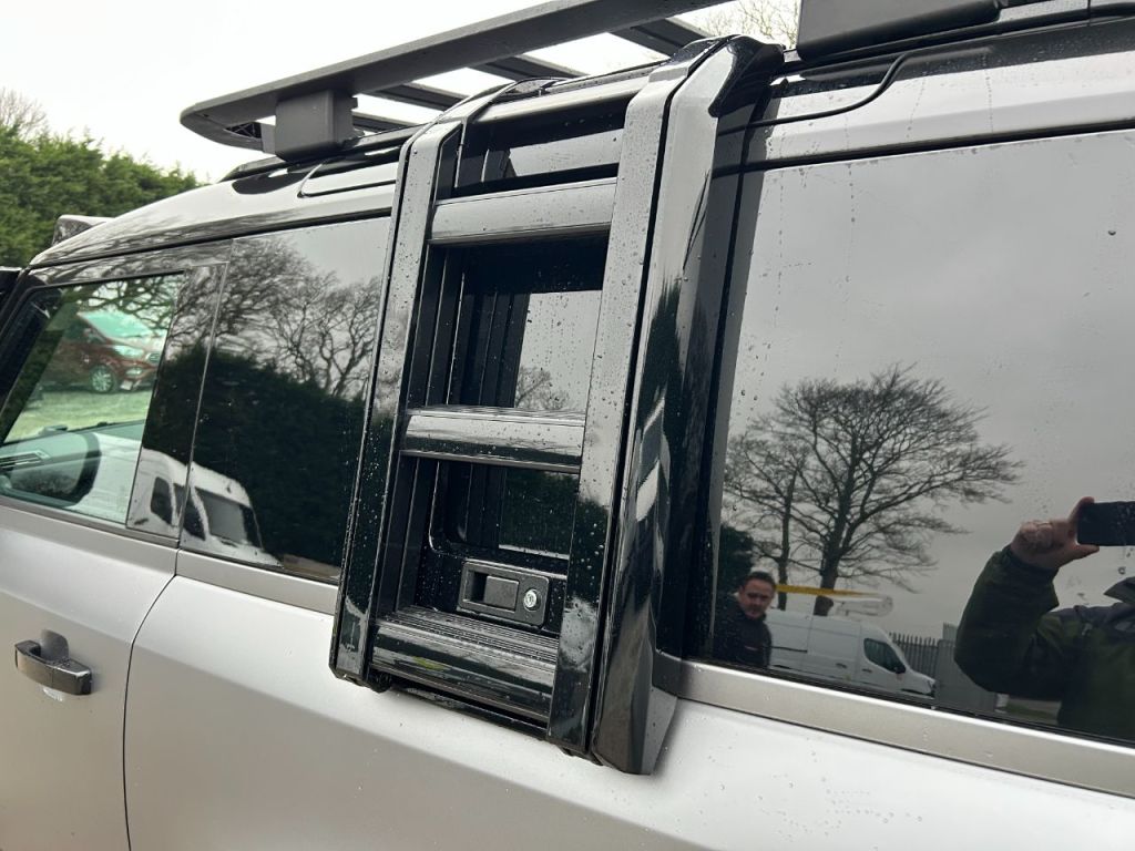 Used Land Rover Defender 2022 for sale - 77417302: Photo 17