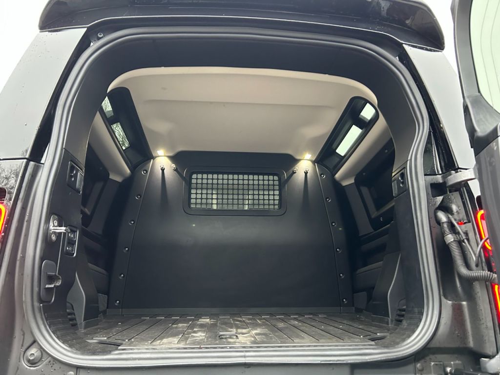 Used Land Rover Defender 2022 for sale - 77417302: Photo 18