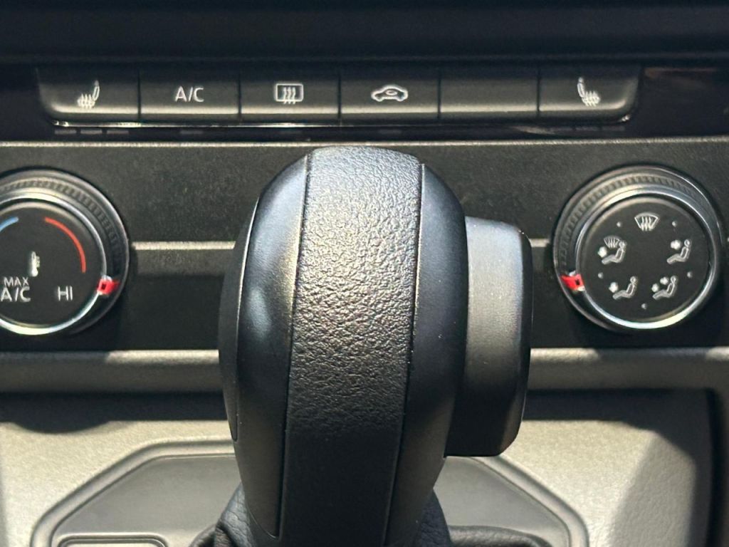 Used Volkswagen Transporter 2024 for sale - 76461652: Photo 11