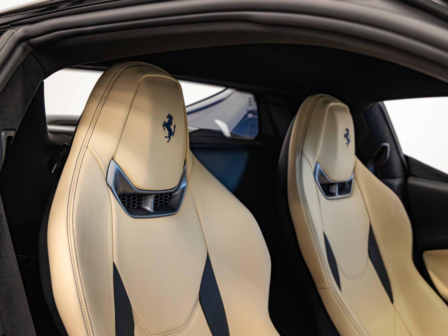 Used Ferrari 296 GTB 2025 for sale - 76136089: Photo 3